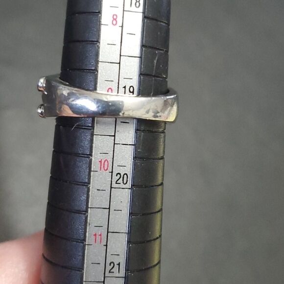 Silver tone skull ring approx size 9 - Picture 8 of 9